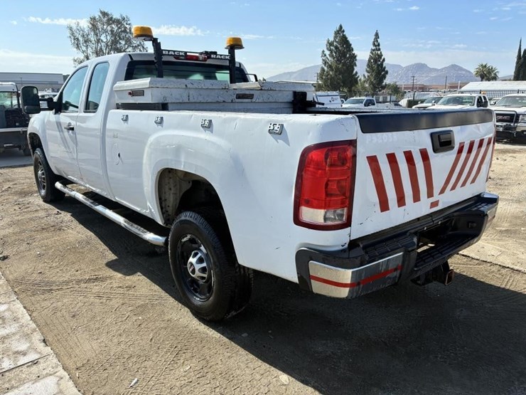 2012-gmc-sierra-2500-image-4