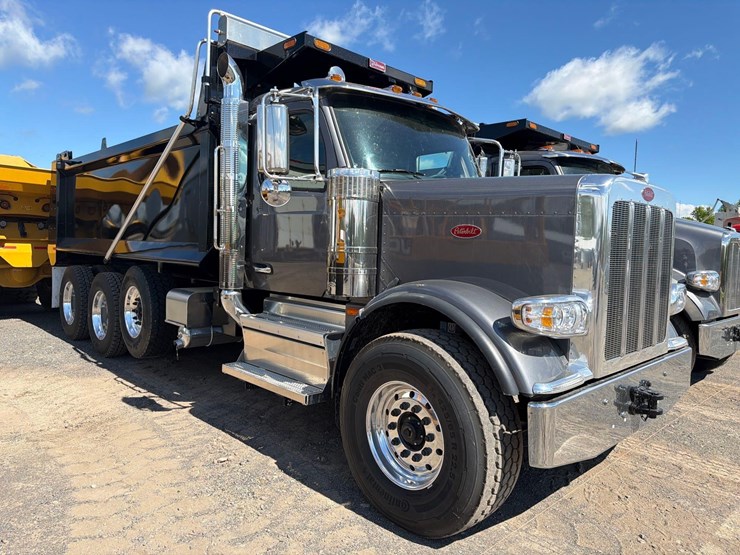 2026-peterbilt-589-image-2
