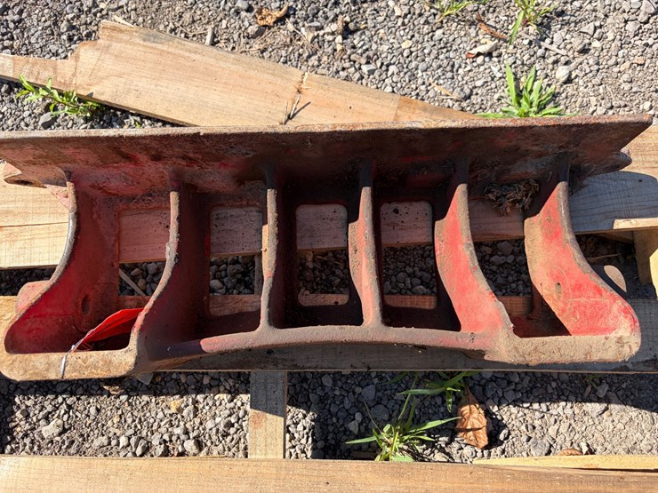 #8351-•-international-tractor-weight-bracket-image-4