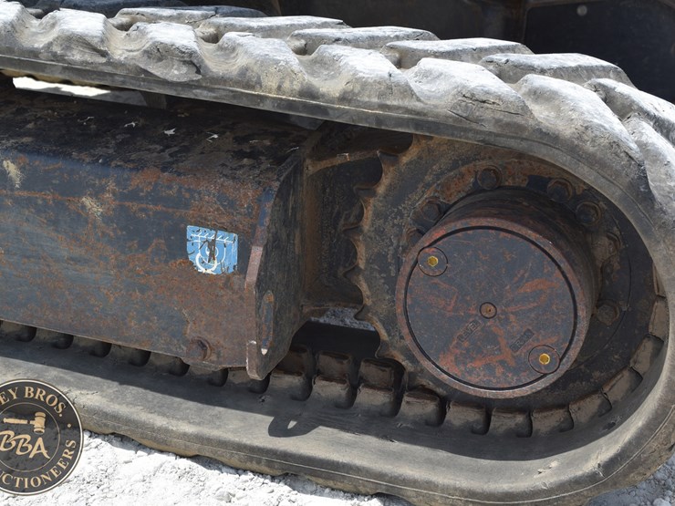 2020-deere-35g-image-41