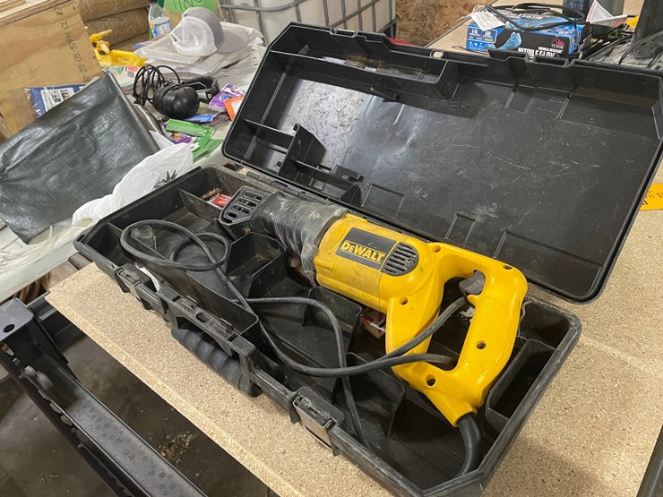 #8758-•-dewalt-corded-reciprocating-saw-image-1