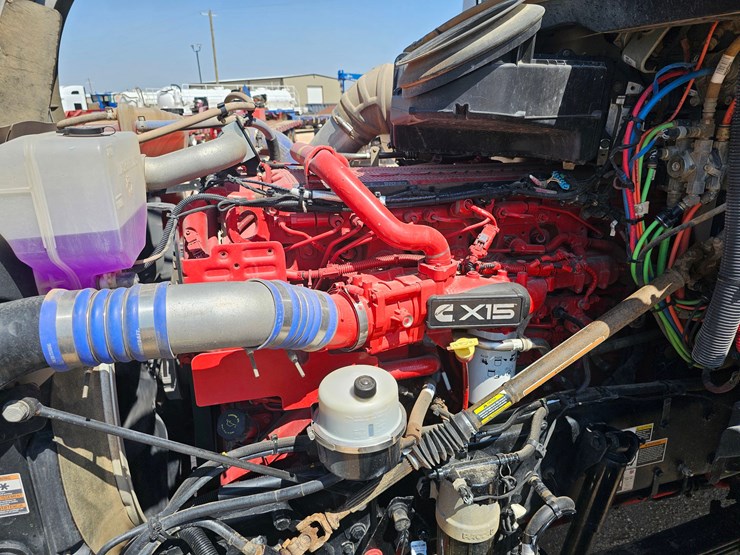 2022-kenworth-t880-image-10