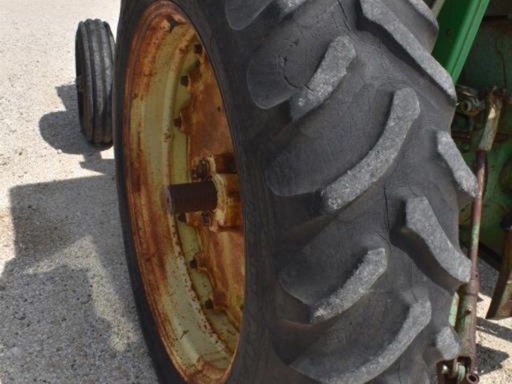 john-deere-3020-image-11