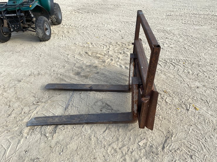 #3398-•-skid-steer-fork-attachment-image-8