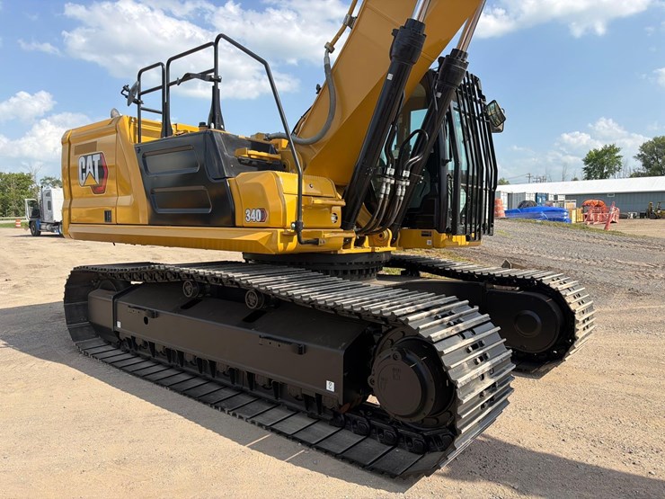 2023-caterpillar-340-image-5
