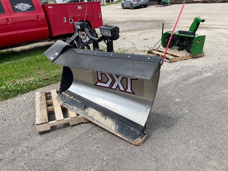 #4879-•-2024-boss-8'2"-stainless-dxt-v-plow-image-5
