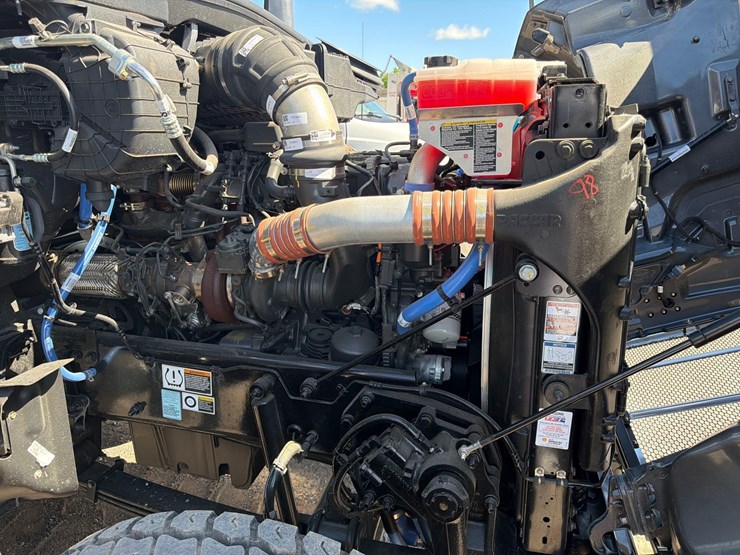 2026-peterbilt-567-image-14
