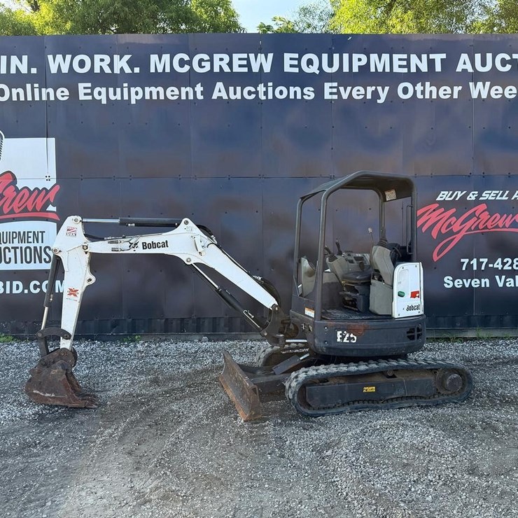 2017 BOBCAT E26