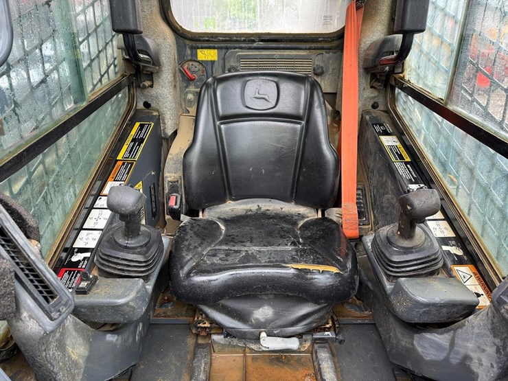 2018-deere-323e-image-19