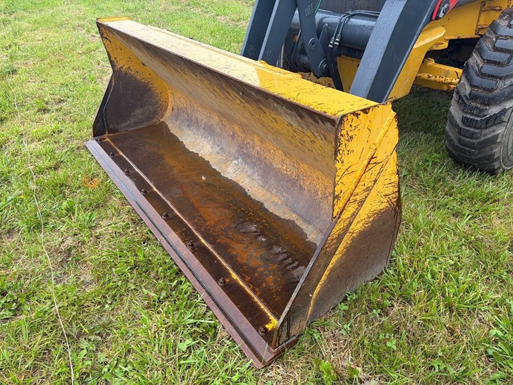 2021-john-deere-310-image-13