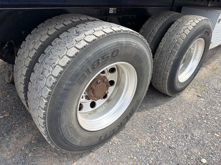 2016-kenworth-t880-image-12