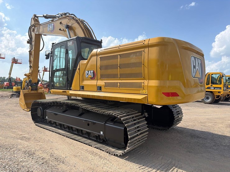 2023-caterpillar-340-image-7