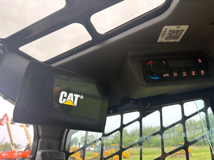 2025-caterpillar-255-image-25