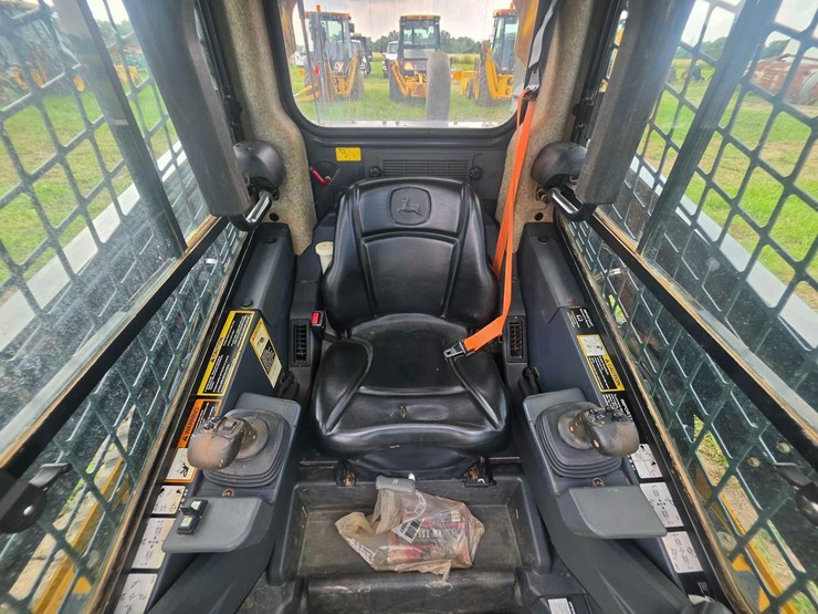 2020-deere-333g-image-19