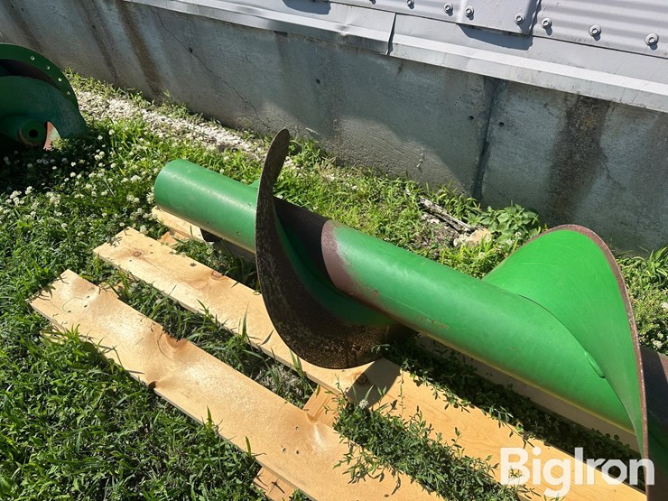 john-deere-x9-combine-unloading-auger-image-19