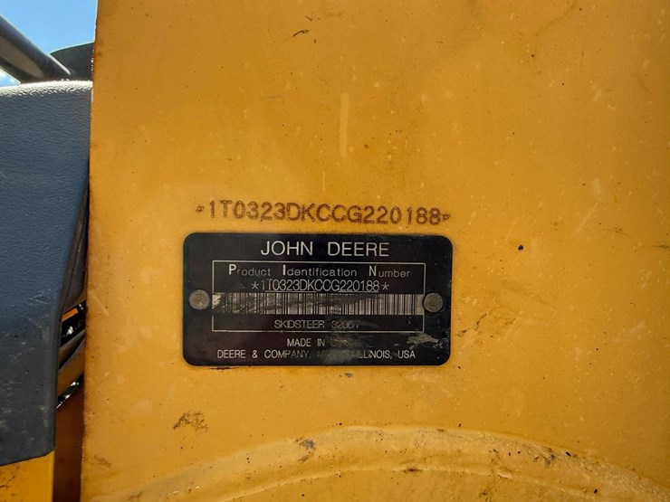 deere-323d-image-26