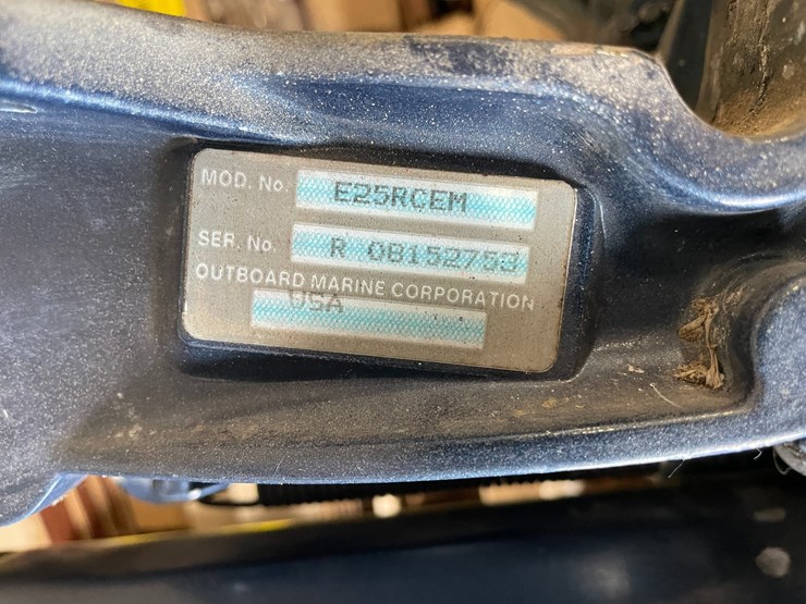 #2951-•-1988-evinrude-25hp-short-shaft-tiller-outboard-motor-image-9