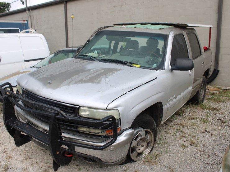 2001-chevrolet-tahoe-image-1