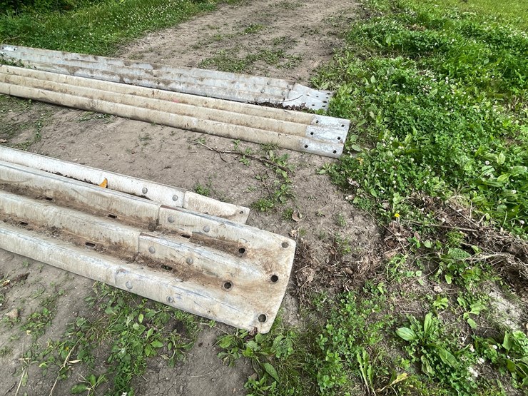 #8334-•-(11)-galvanized-guard-rail-sections-image-5