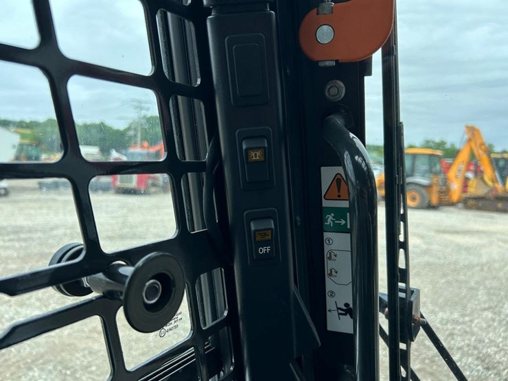 2024-bobcat-s650-image-23