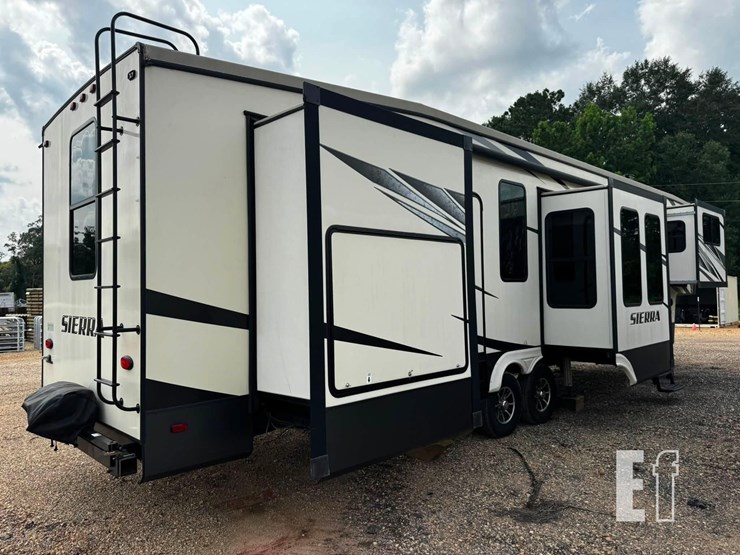 2018-sierra-camper-6948-image-4