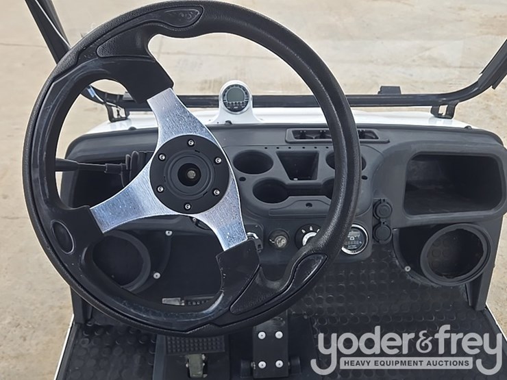 2022-evolution-classic-4-pro-electric-cart-4-seater-image-34
