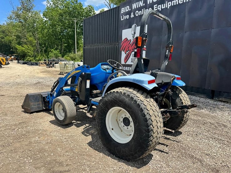 new-holland-boomer-3040-image-4