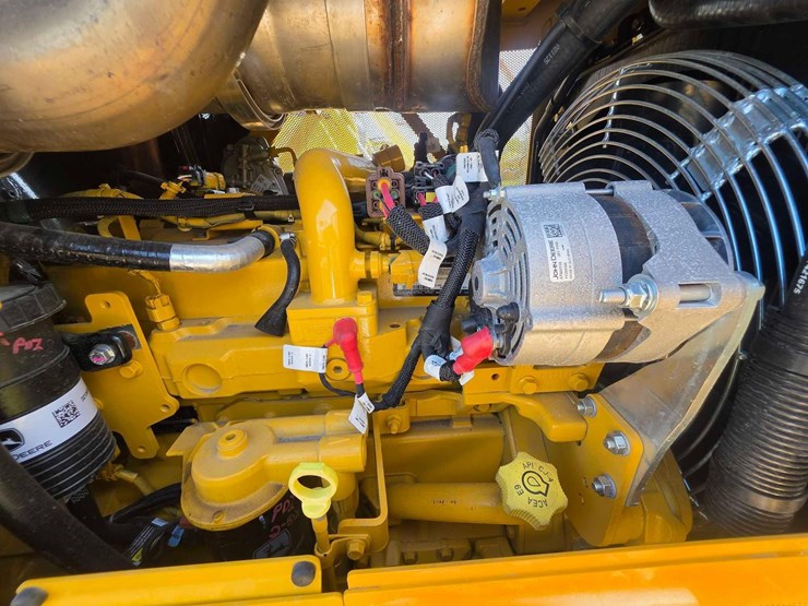 2026-deere-450-lgp-image-15