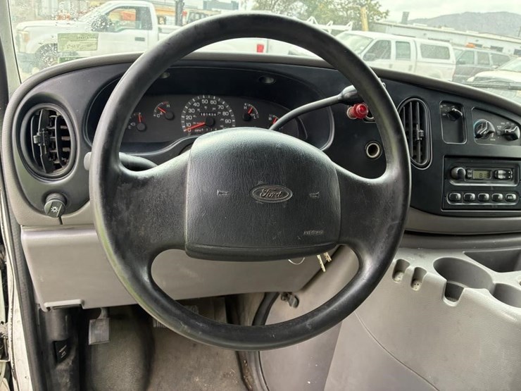 2001-ford-e250-image-23