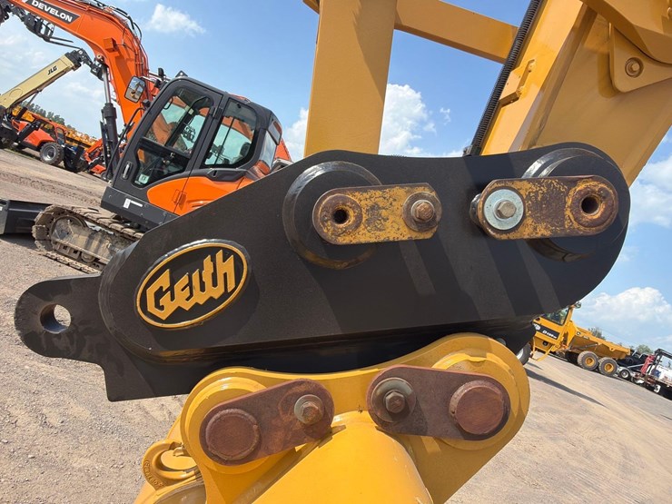2023-caterpillar-340-image-21
