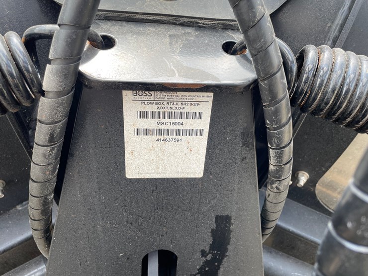 #4879-•-2024-boss-8'2"-stainless-dxt-v-plow-image-8