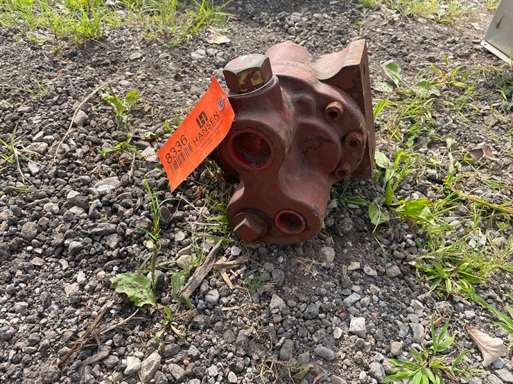 #8336-•-hydraulic-pump-image-1