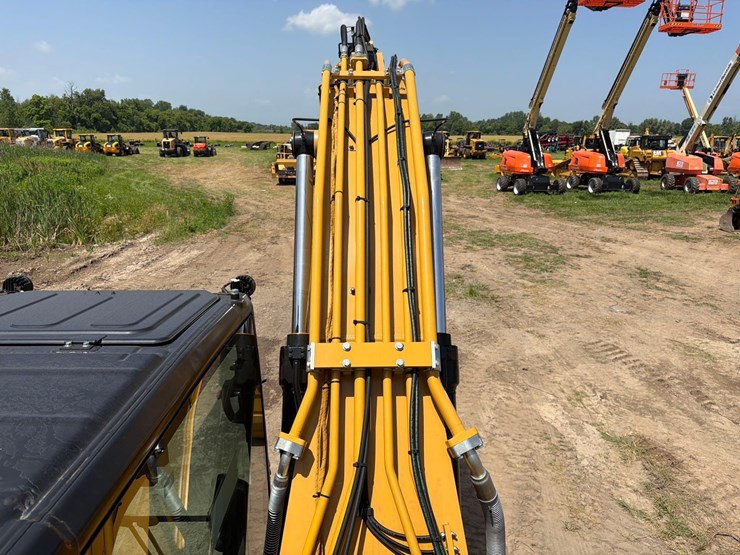caterpillar-320-image-27