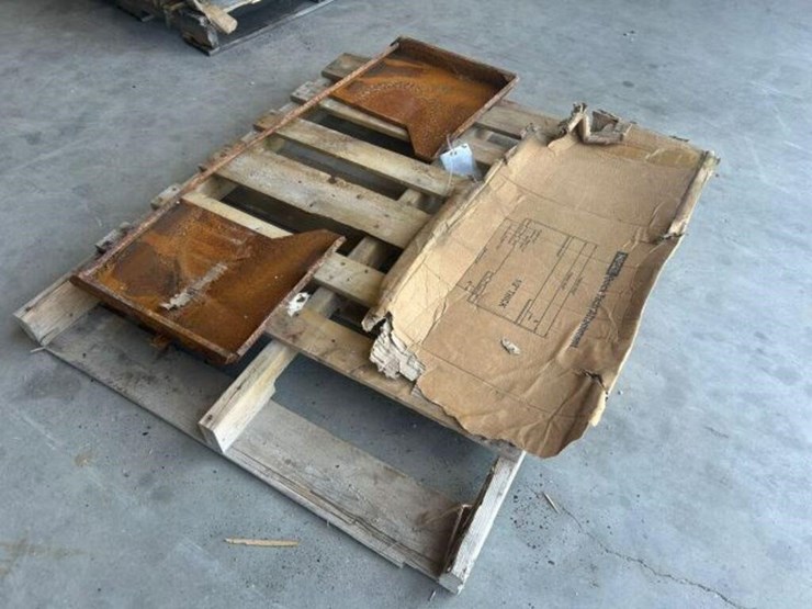 unused-q/c-skid-steer-mount-plate-image-4