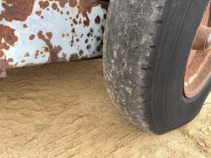 #403-•-new-idea-manure-spreader-image-40