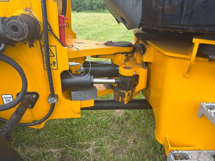 2021-jcb-409-image-18