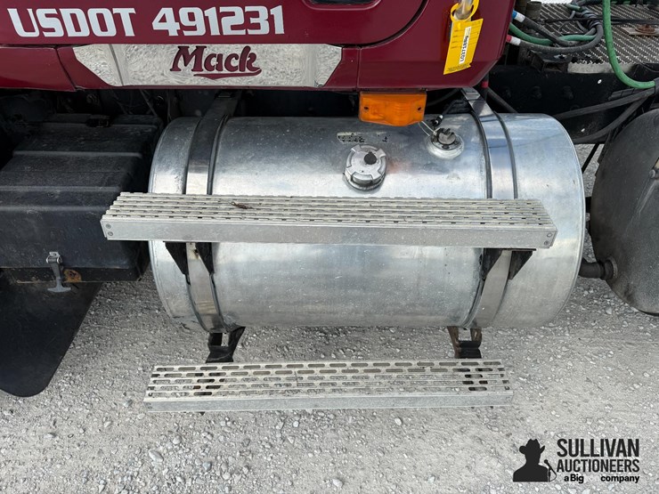 2000-mack-ch600-image-18
