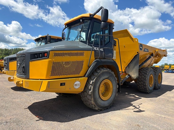 2023-deere-260e-image-2