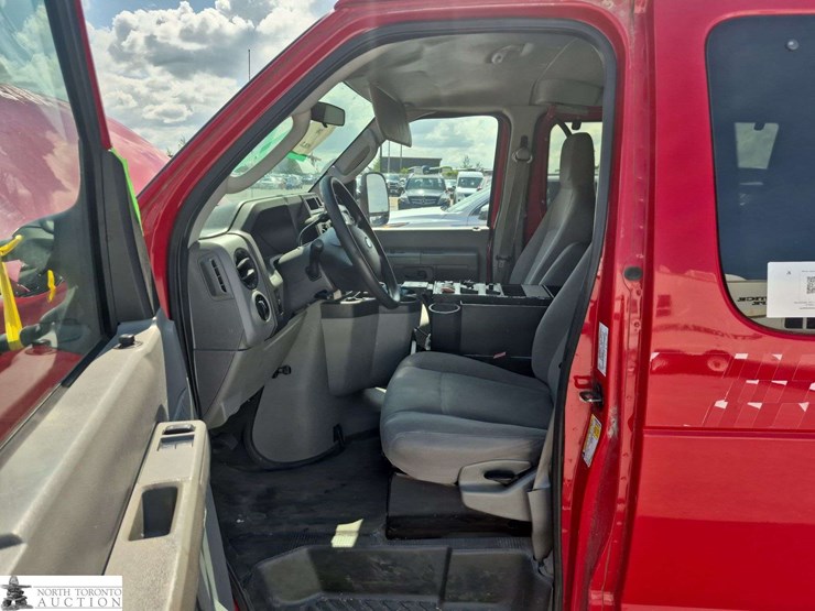 2012-ford-cargo-image-13