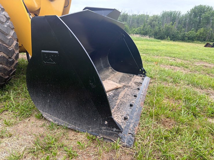 2025-caterpillar-926-image-17