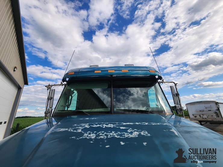 2001-freightliner-columbia-sleeper-truck-tractor-image-13