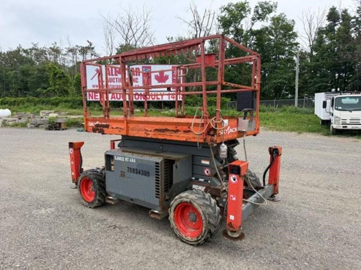 2017-skyjack-sj6832-4x4-scissor-lift-37011111-image-2