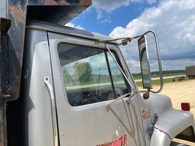 #204-•-1988-international-straight-truck-(has-wi-title)-image-29
