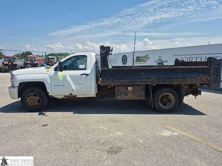 2015-chevrolet-silverado-3500hd-image-8