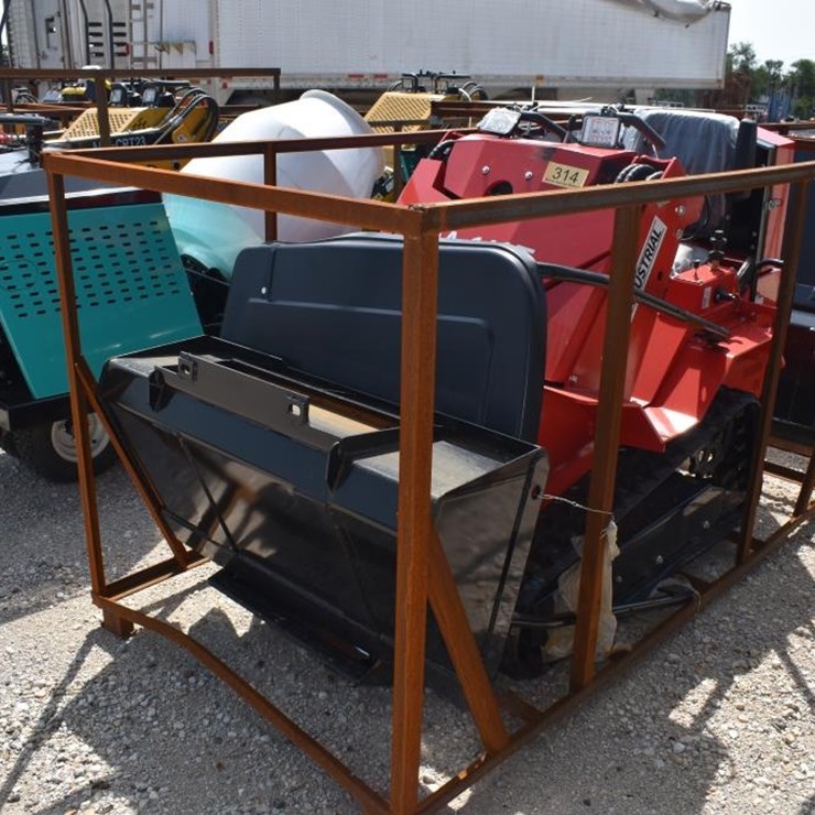 SDA-140T MINI SKID STEER (SERIAL # SDA140T26L0223444)