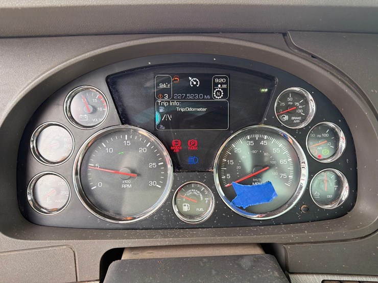 2016-kenworth-t880-image-22