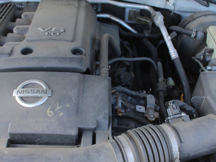 2017-nissan-frontier-sv-image-2