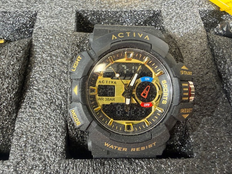 #84577-•-box-of-invicta-watches-image-5