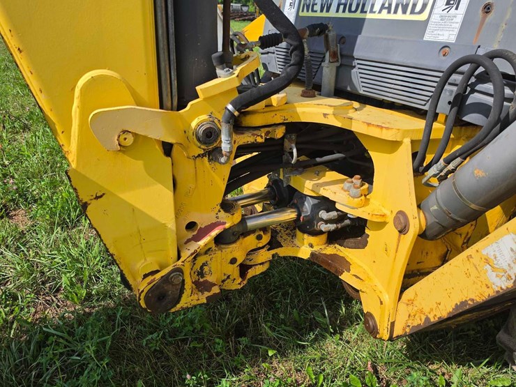 new-holland-b95-image-10
