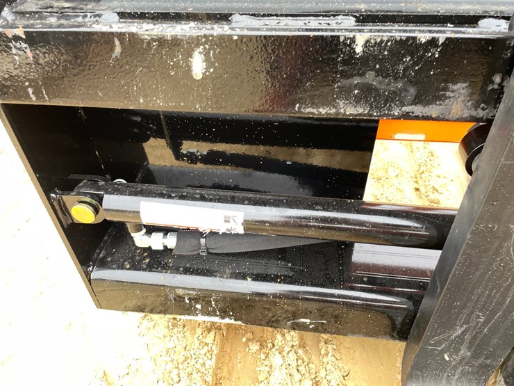 #2013-•-new-wolverine-hydraulic-adjustable-pallet-fork-image-10